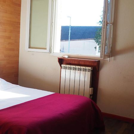 Le Logis De La Garenne Hotel Morestel Екстериор снимка