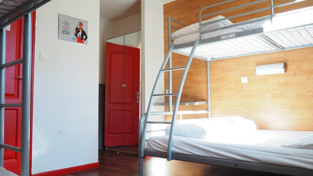 Le Logis De La Garenne Hotel Morestel Екстериор снимка
